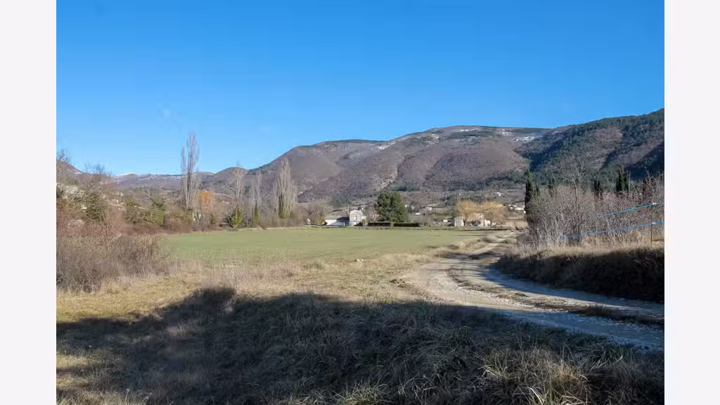 Vente Terrain activité 5800m² à Montbrun-les-Bains