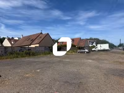 Au bord de la N14 et proche des commerces, Immprov