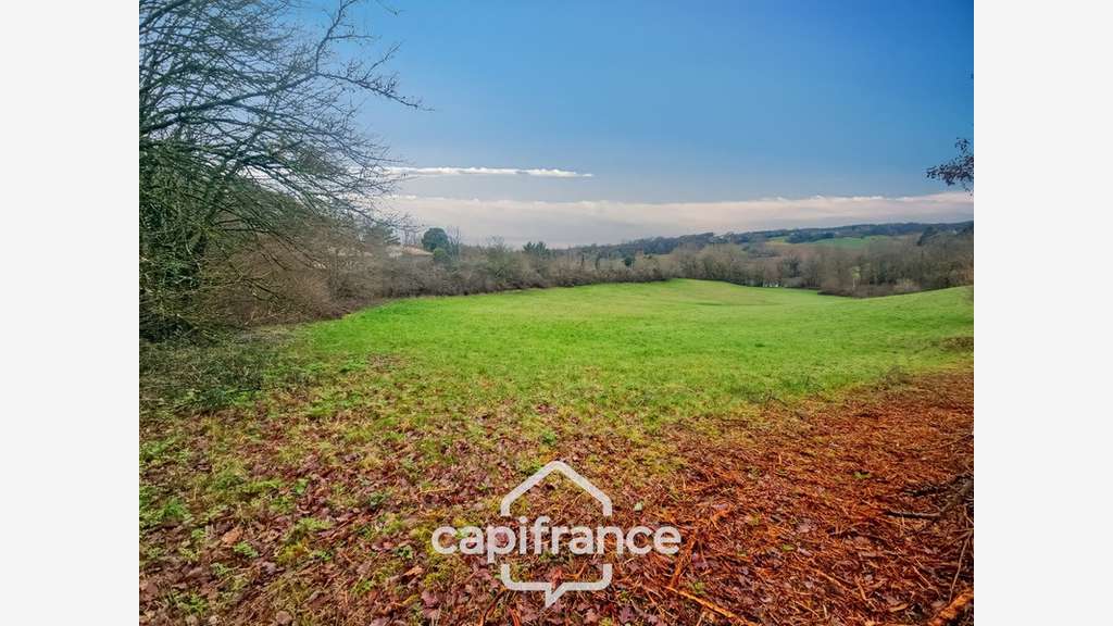 Prairie, terrain de 2.3 hectares avec source