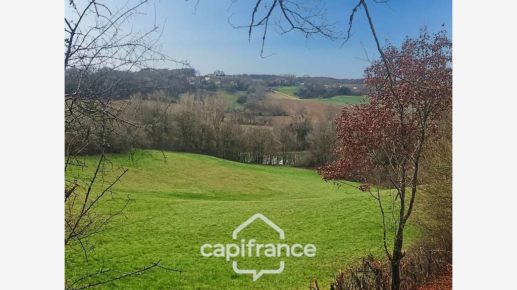 Prairie, terrain de 2.3 hectares avec source