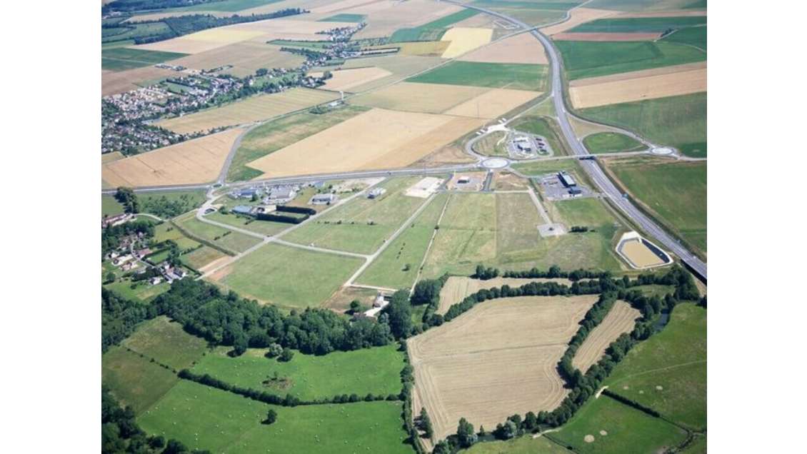 Terrain 13 ha à vendre ZA mixte à Sarceaux