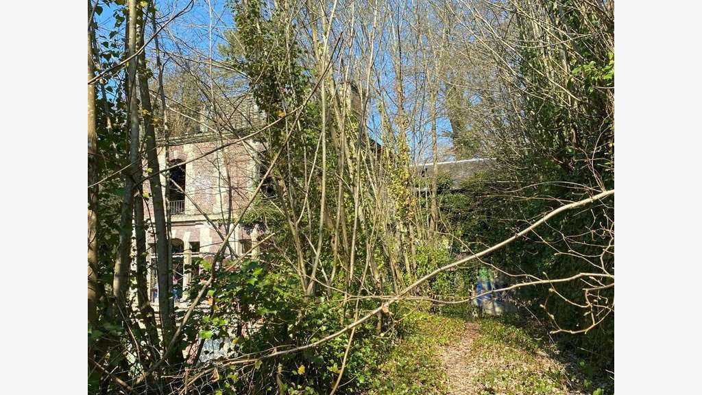 Site pour résidence hôtelière à vendre à Senlis