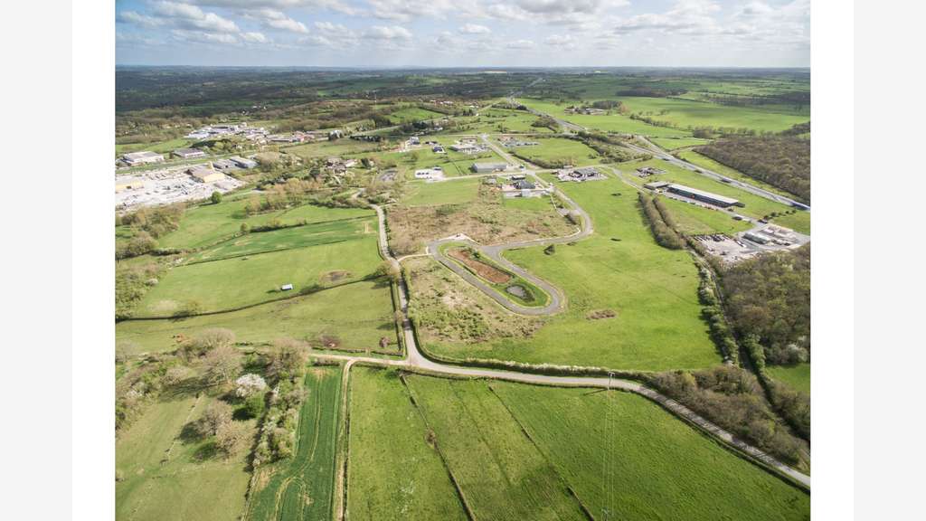 À vendre – 10 hectares de Terrains Industriels di