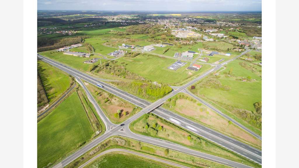 À vendre – 10 hectares de Terrains Industriels di