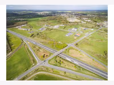À vendre – 10 hectares de Terrains Industriels di