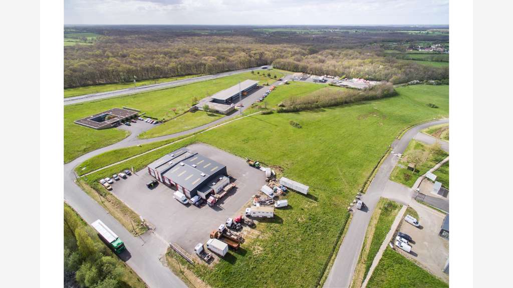 À vendre – 10 hectares de Terrains Industriels di
