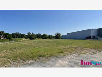 Terrain constructible de 4952m² à vendre à Cezac