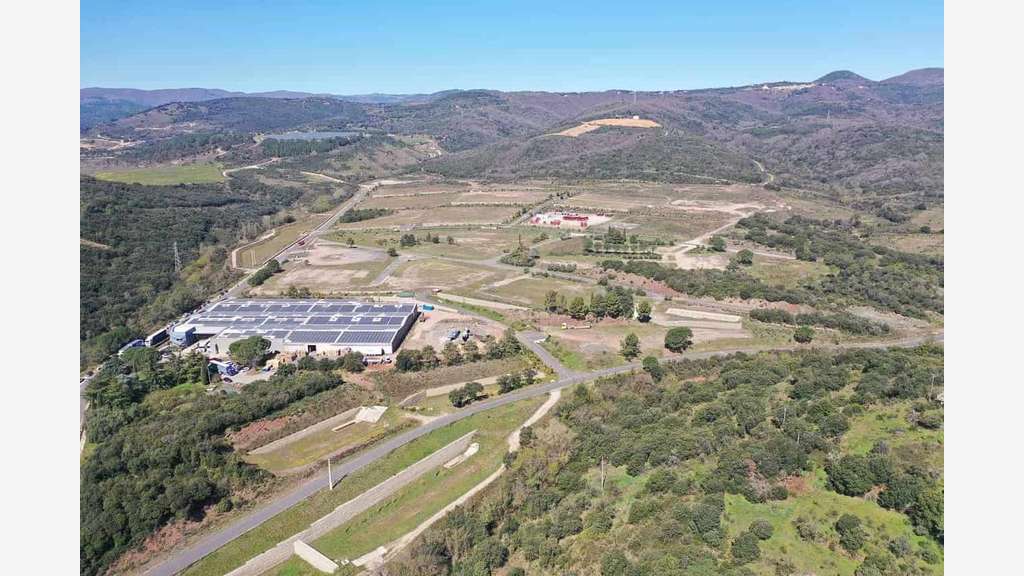 Terrain industriel et tertiaire à vendre entre 
