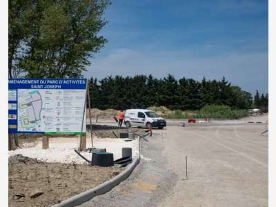 Vente terrains industriels 3968 à 8670m² Le Thor