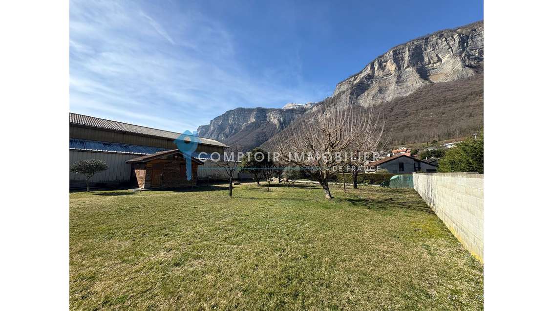 AV terrain à bâtir 330m² pour artisans zi Lumbin