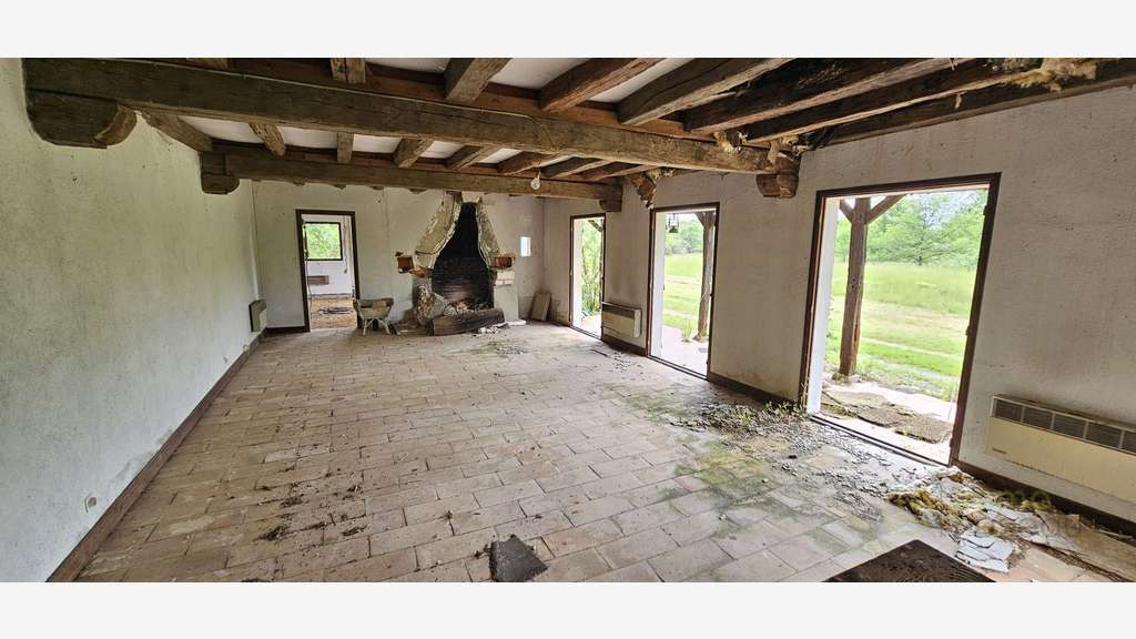 AV maison d'eau à rénover dans la Brenne 596000€