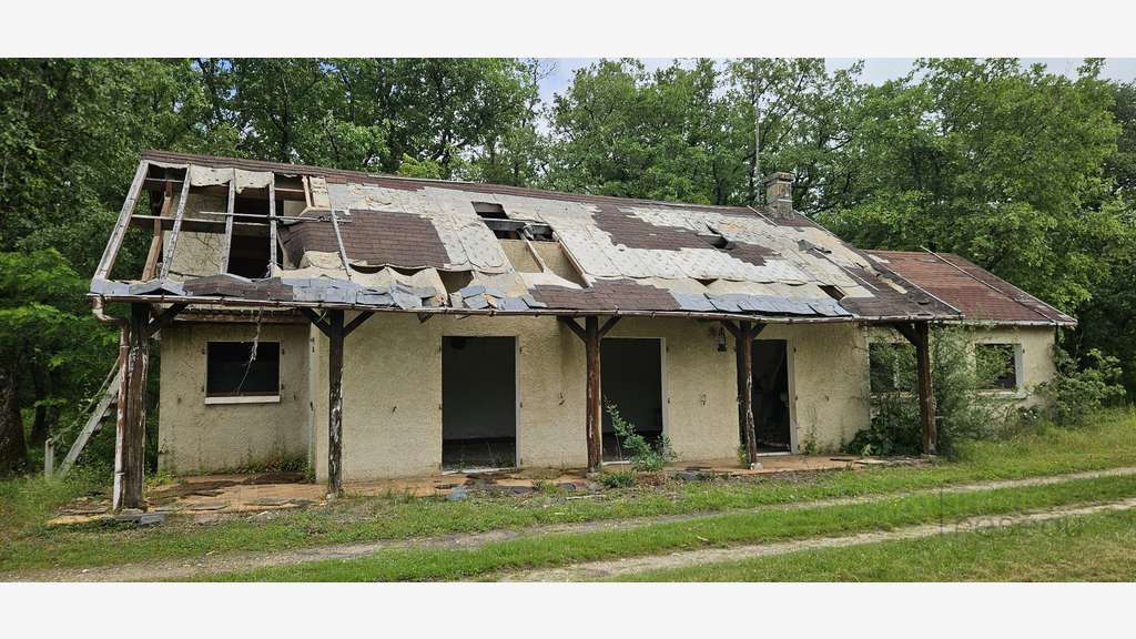 AV maison d'eau à rénover dans la Brenne 596000€