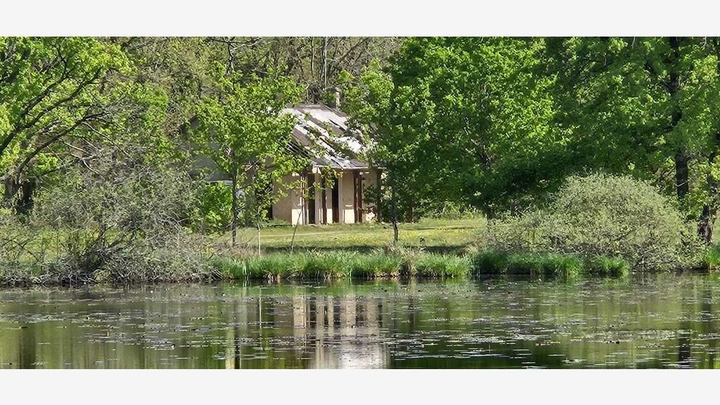 AV maison d'eau à rénover dans la Brenne 596000€