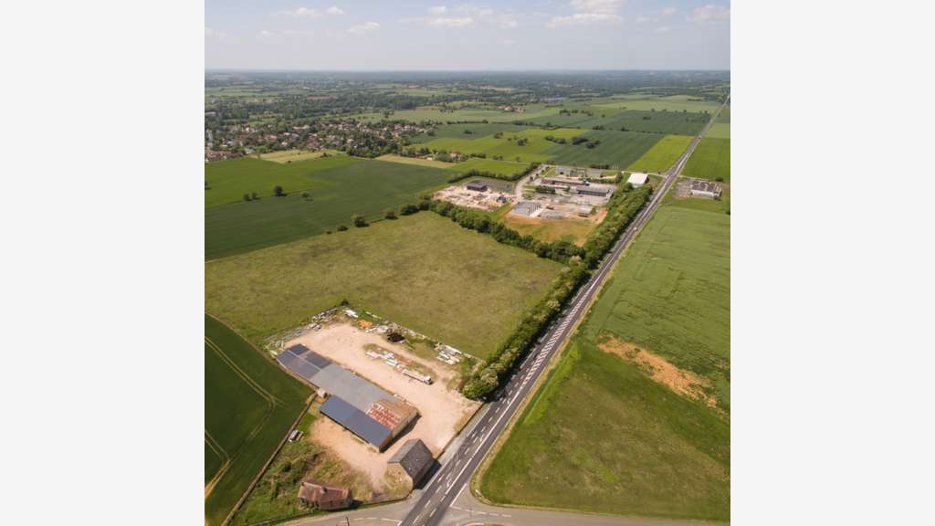 Vente terrain industriel de 5,6ha à Montgivray