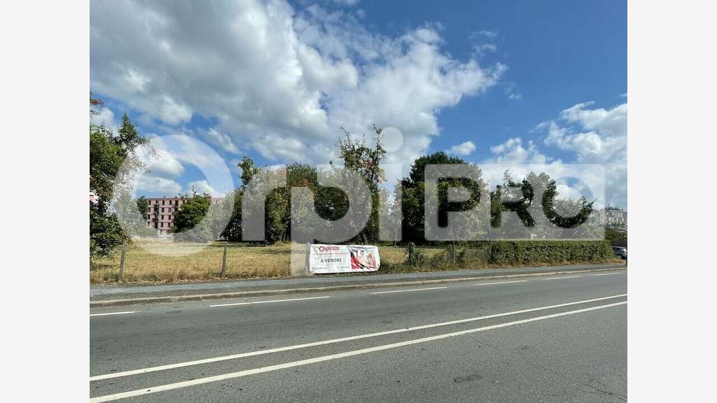 Vente terrain de 4611m² à Montluçon bord de ville