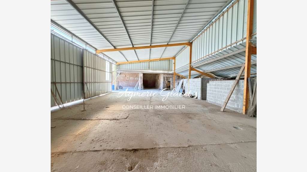 Hangar couvert + préau - stockage / hivernage / 