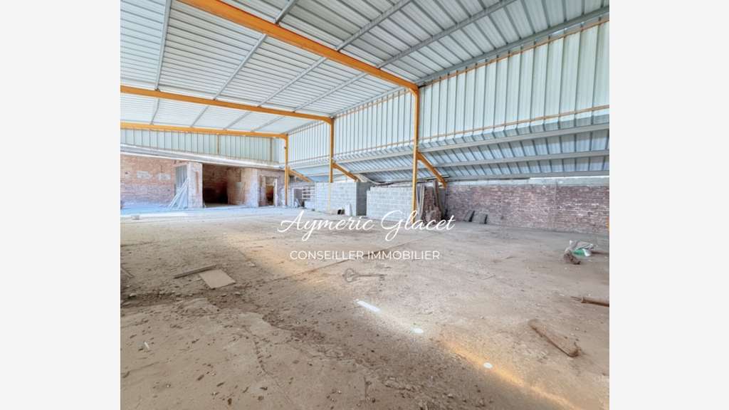 Hangar couvert + préau - stockage / hivernage / 