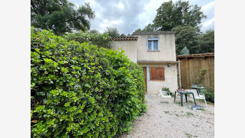 PEGOMAS TERRAIN NON CONSTRUCTIBLE 8136 M2 AVEC 2 S