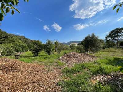 PEGOMAS TERRAIN NON CONSTRUCTIBLE 8136 M2 AVEC 2 S