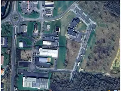 À vendre – 22 300 m² de terrains industriels à Qua