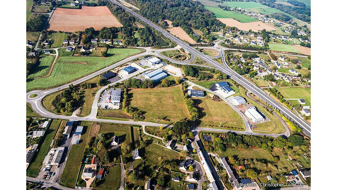 AV terrains à bâtir 2800m² zone d'activités Rieux