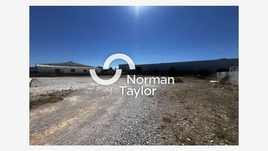 Terrain constructible 1500m² à vendre à Rivesaltes