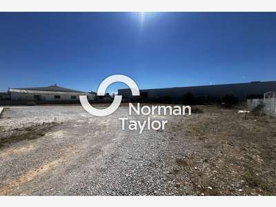 Terrain constructible 1500m² à vendre à Rivesaltes