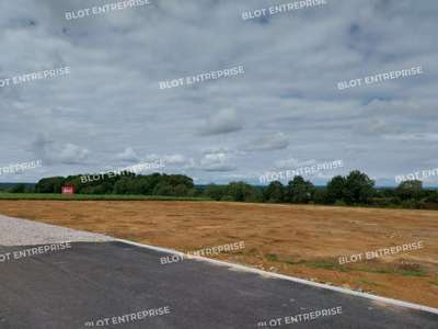 A vendre terrain 3344m² à Saint-Allouestre N24