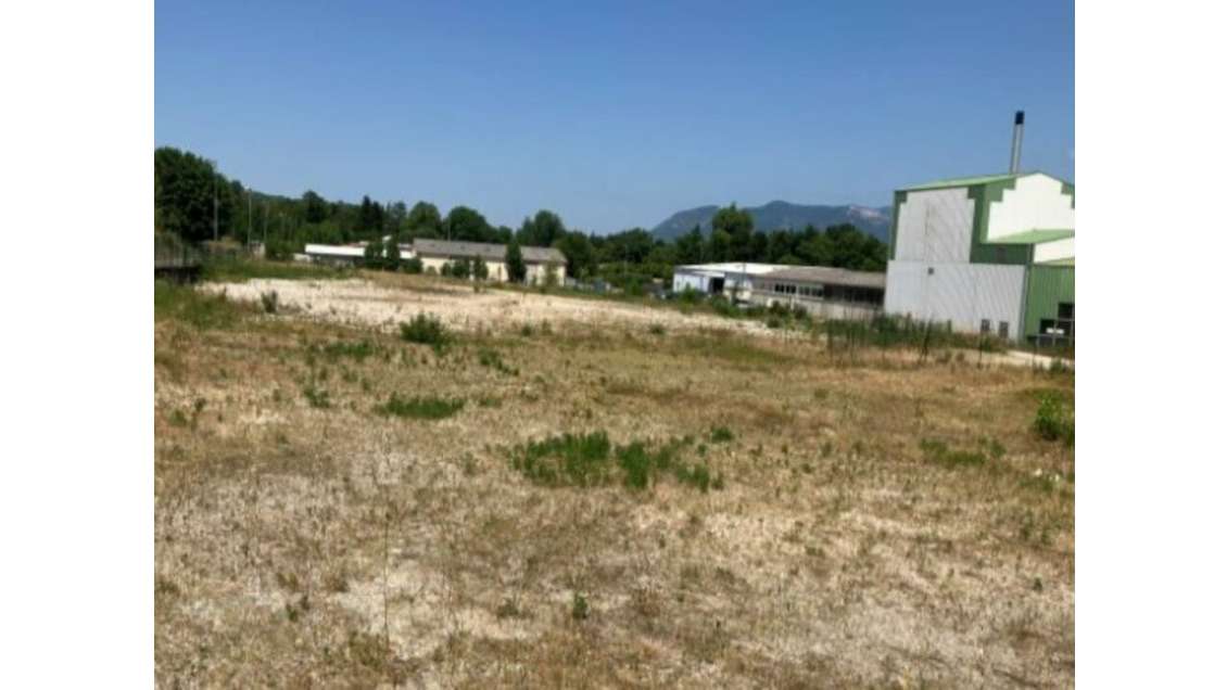 Terrain 6300m² à vendre en ZA à 25 min de Valence