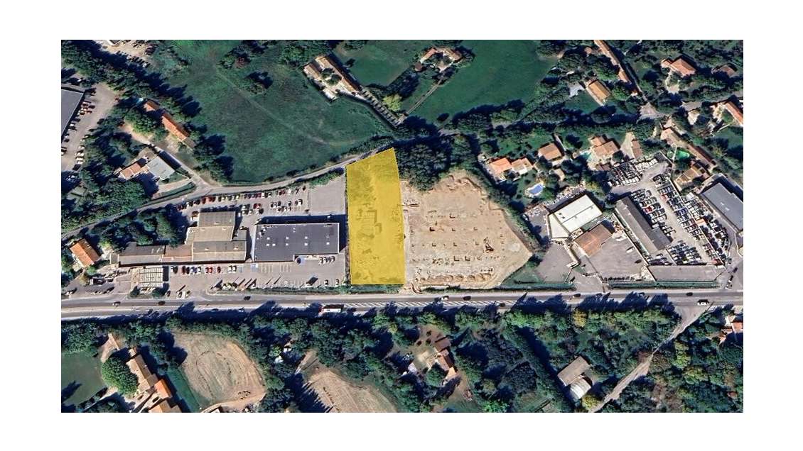 SALON-DE-PROVENCE - TERRAIN ZONE COMMERCIALE à