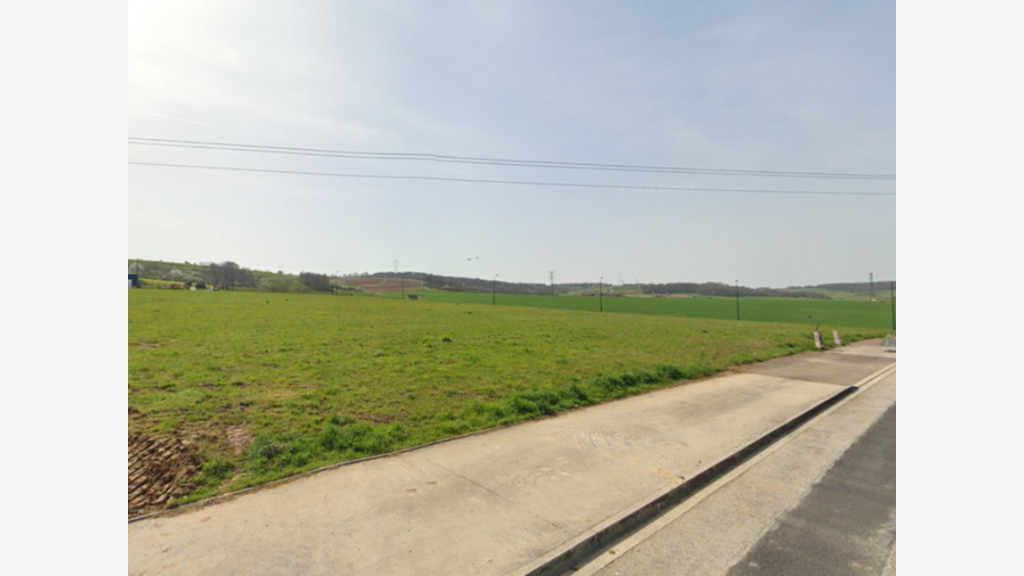 Terrains à vendre en Za à Villeneuve sur Yonne