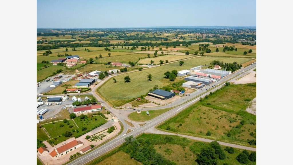 Terrain 36 000m² à vendre à Vitry en Charollais