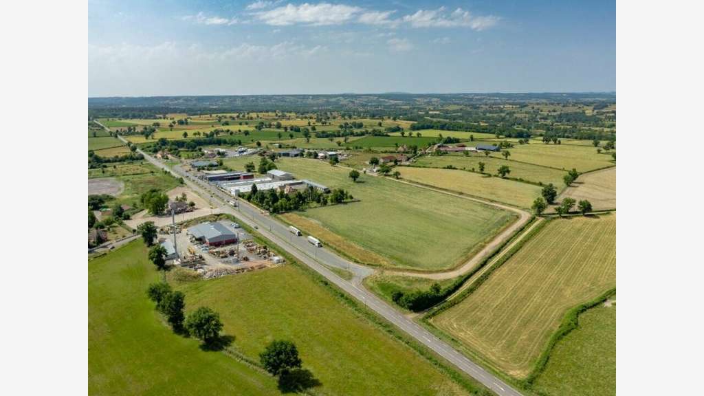 Terrain 36 000m² à vendre à Vitry en Charollais