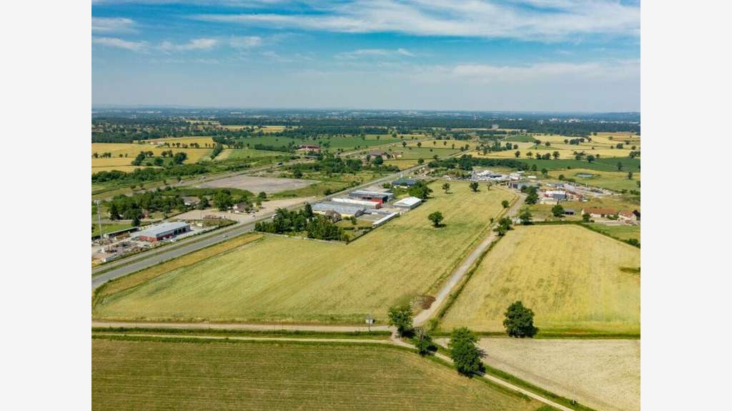 Terrain 36 000m² à vendre à Vitry en Charollais