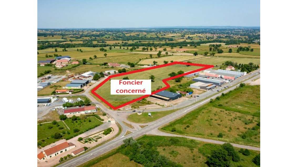 Terrain 36 000m² à vendre à Vitry en Charollais