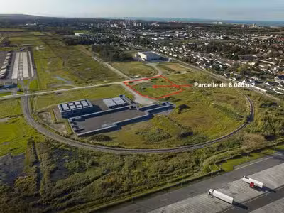 AV terrains industriels de 8 086 à 9 505m² Calais