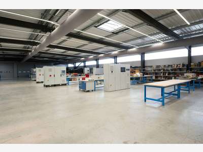 Très beaux locaux 2782m² à vendre à Montélier