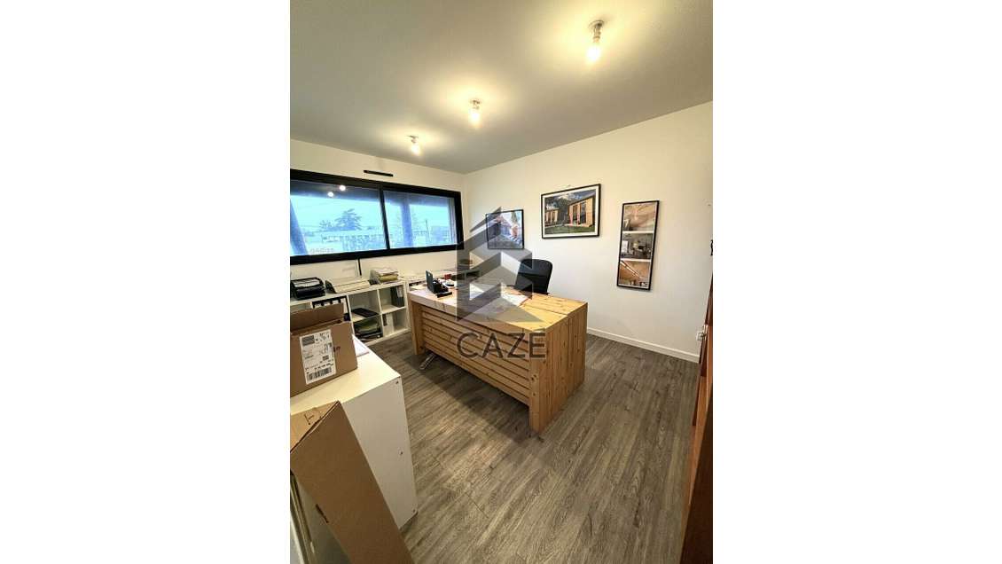 Bureaux de 218m² + parkings à vendre à Tresses