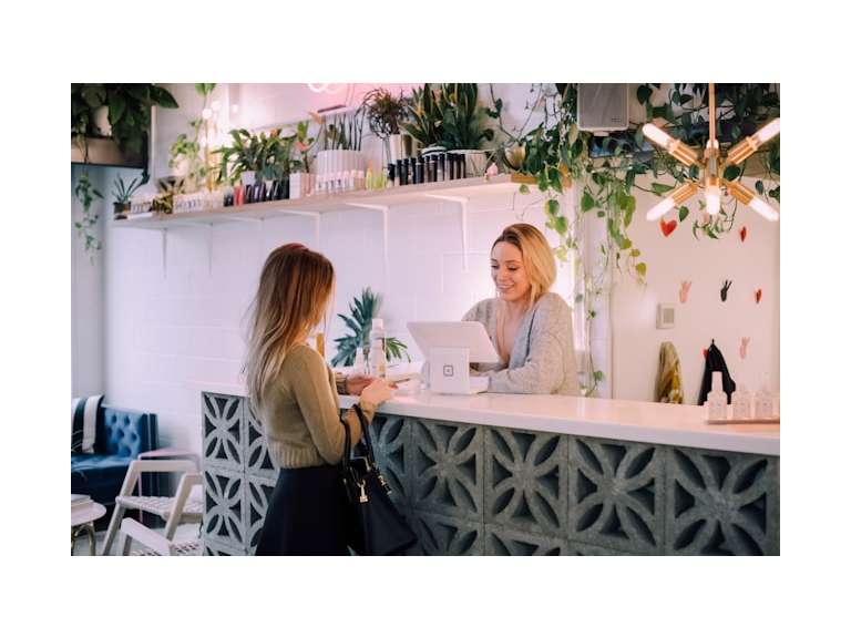 LA FRANCHISE & LES AUTRES FORMES DU COMMERCE ASSOCIÉ