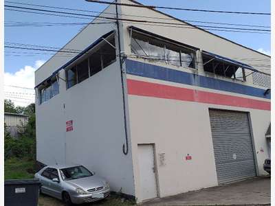 A louer entrepôt et bureaux de 230m² en Martinique