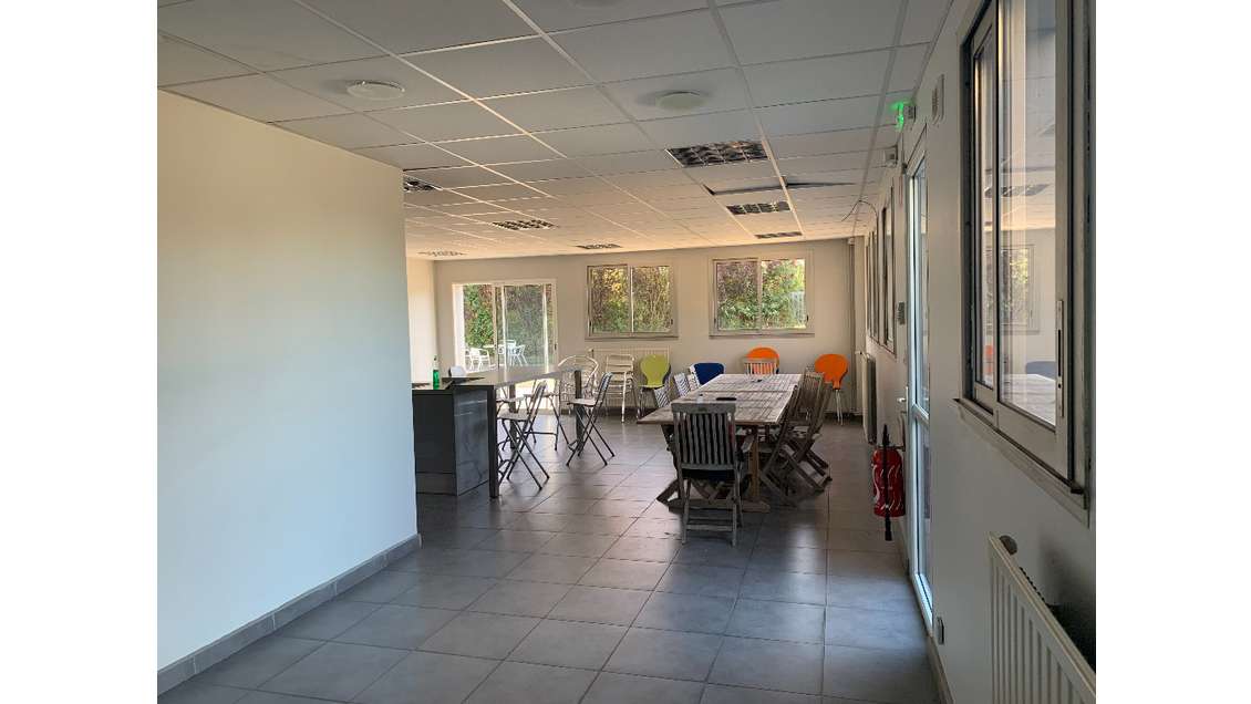 Loue bâtiment 2587m² proche grands axes Angers Est