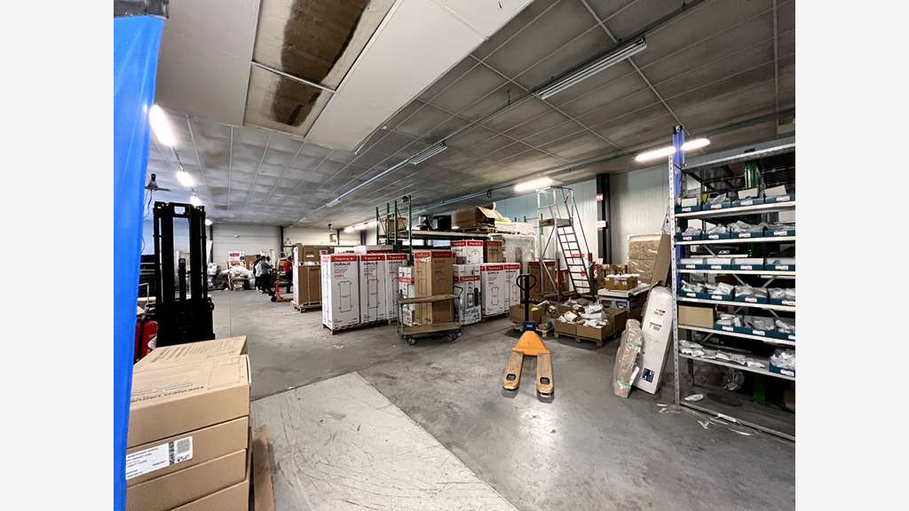 A louer bâtiment activité 1060m² forte visibilité