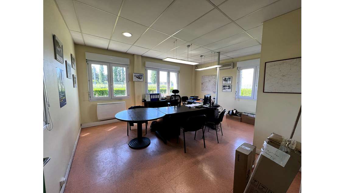 A louer bâtiment activité 1060m² forte visibilité