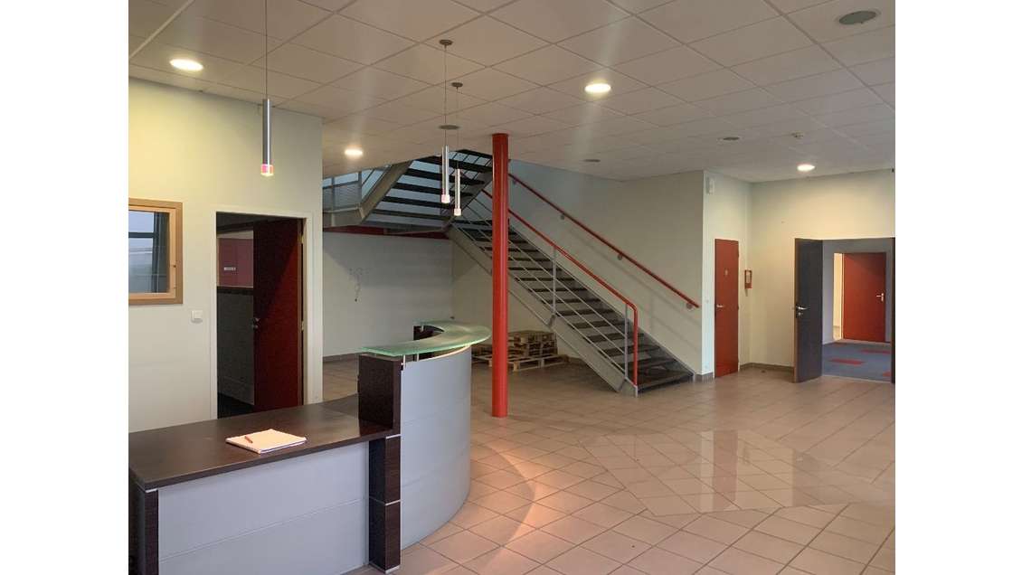 Loue bâtiment d'activité de 4075m² en ZAI à Cholet