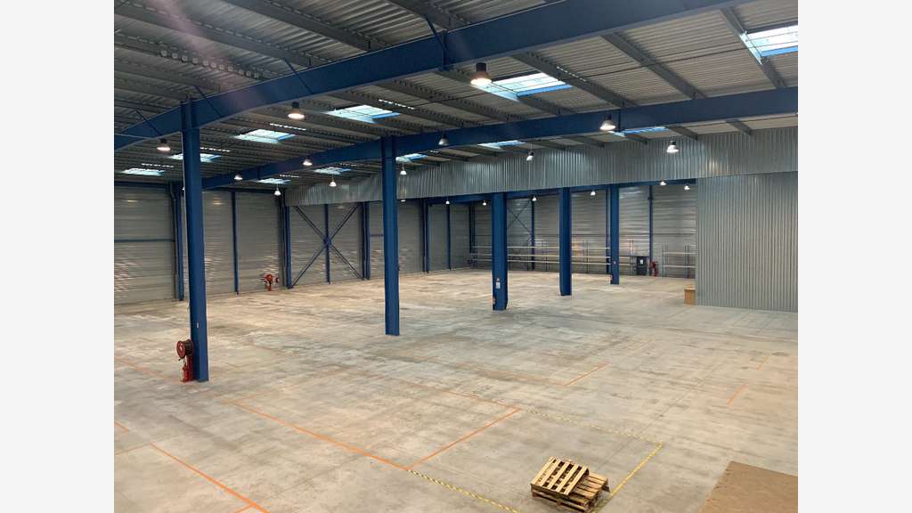 Loue bâtiment d'activité de 4075m² en ZAI à Cholet