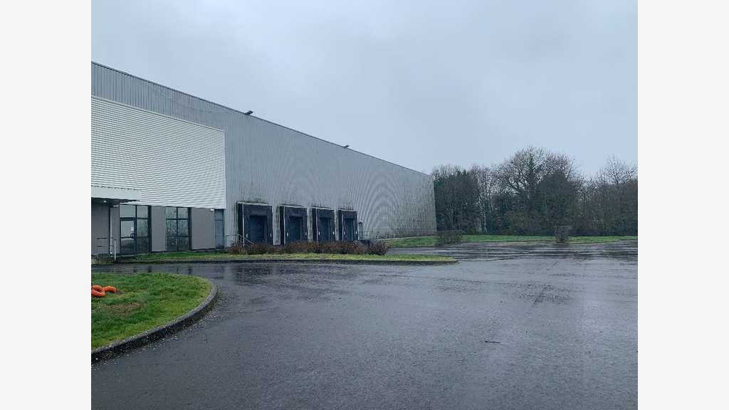 Loue bâtiment d'activité de 4075m² en ZAI à Cholet