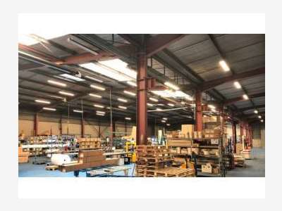 A louer bâtiment industriel de 2700m² à Rousset ZI