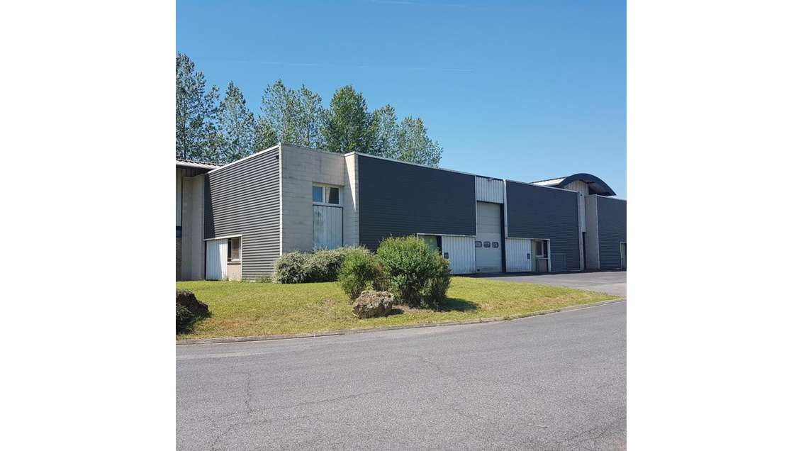 Loue bâtiment logistique de 1500m² à Charmes