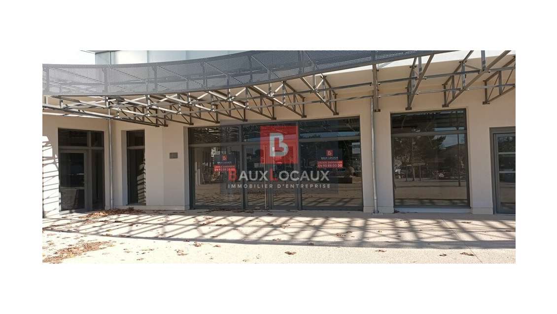 Loue bel emplacement commercial 384m² les Angles
