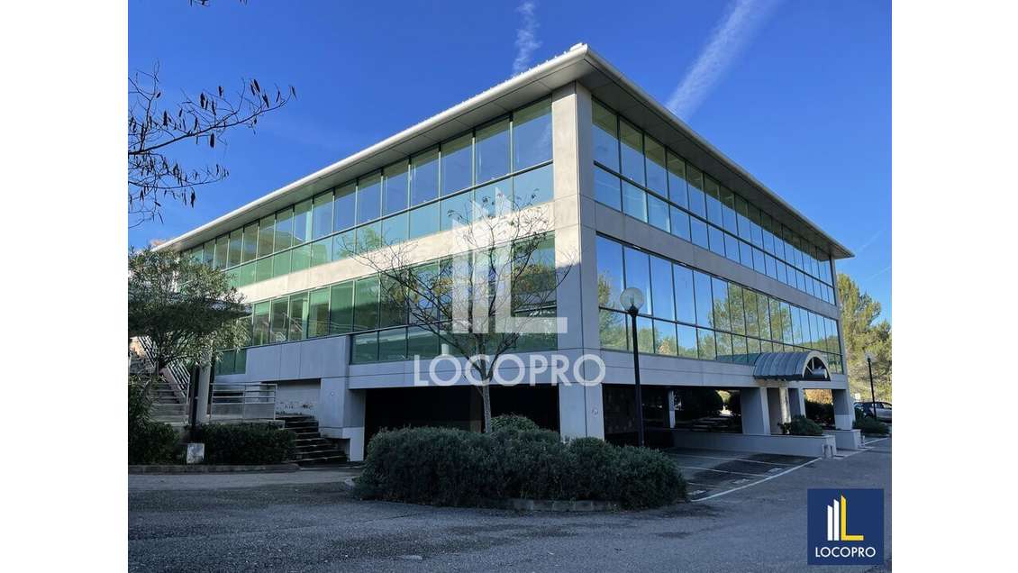 Bureaux de 1104m² à louer sur 2 niveaux à Biot